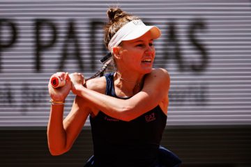 Veronika Kudermetova in the fourth round of Roland Garros 2023, Paris, France | Getty Images