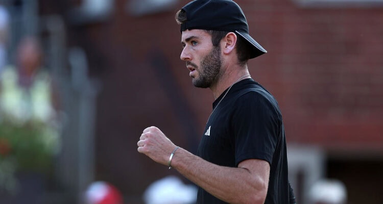 Jacob Fearnley in the first round of 2025 Queen's Club, London